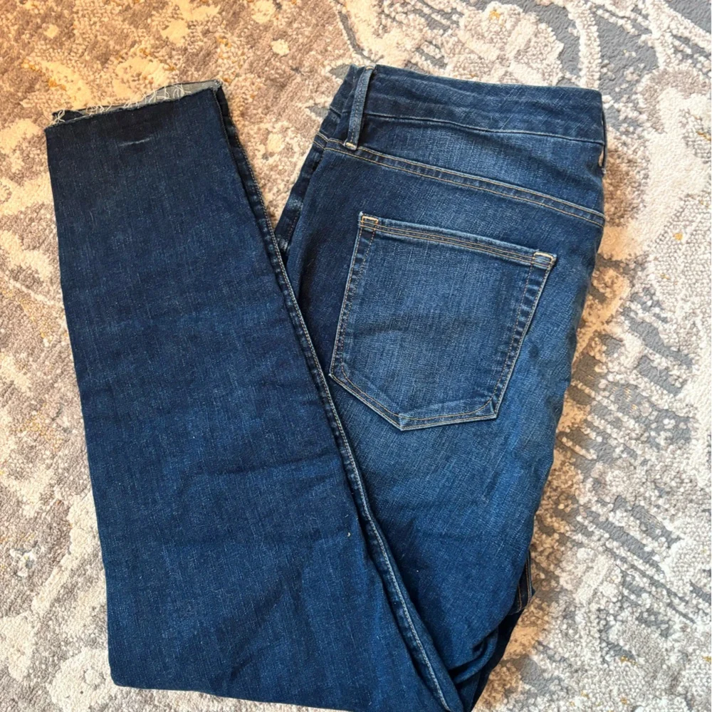 Good American Indigo Ankle Jeans - Picture 6 of 6